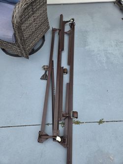 ADJUSTABLE METAL FRAME FULL OR QUEEN IN GOOD CONDITION