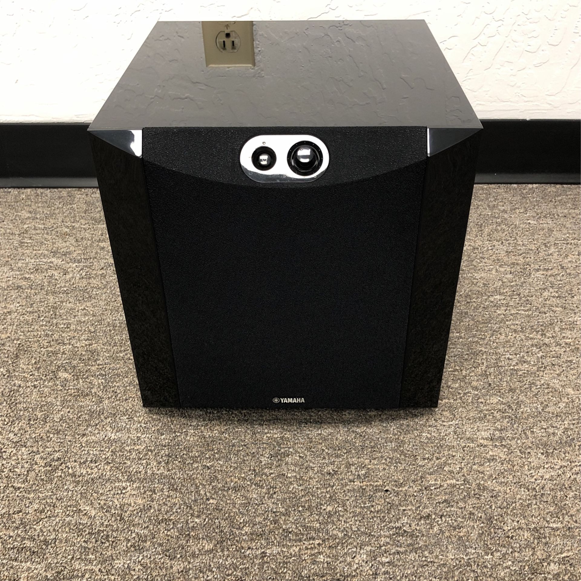 Yamaha NS—SW200 subwoofer In black lacquer for Sale in