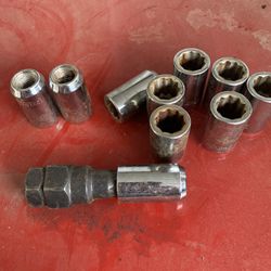 Lug Nuts With Key 