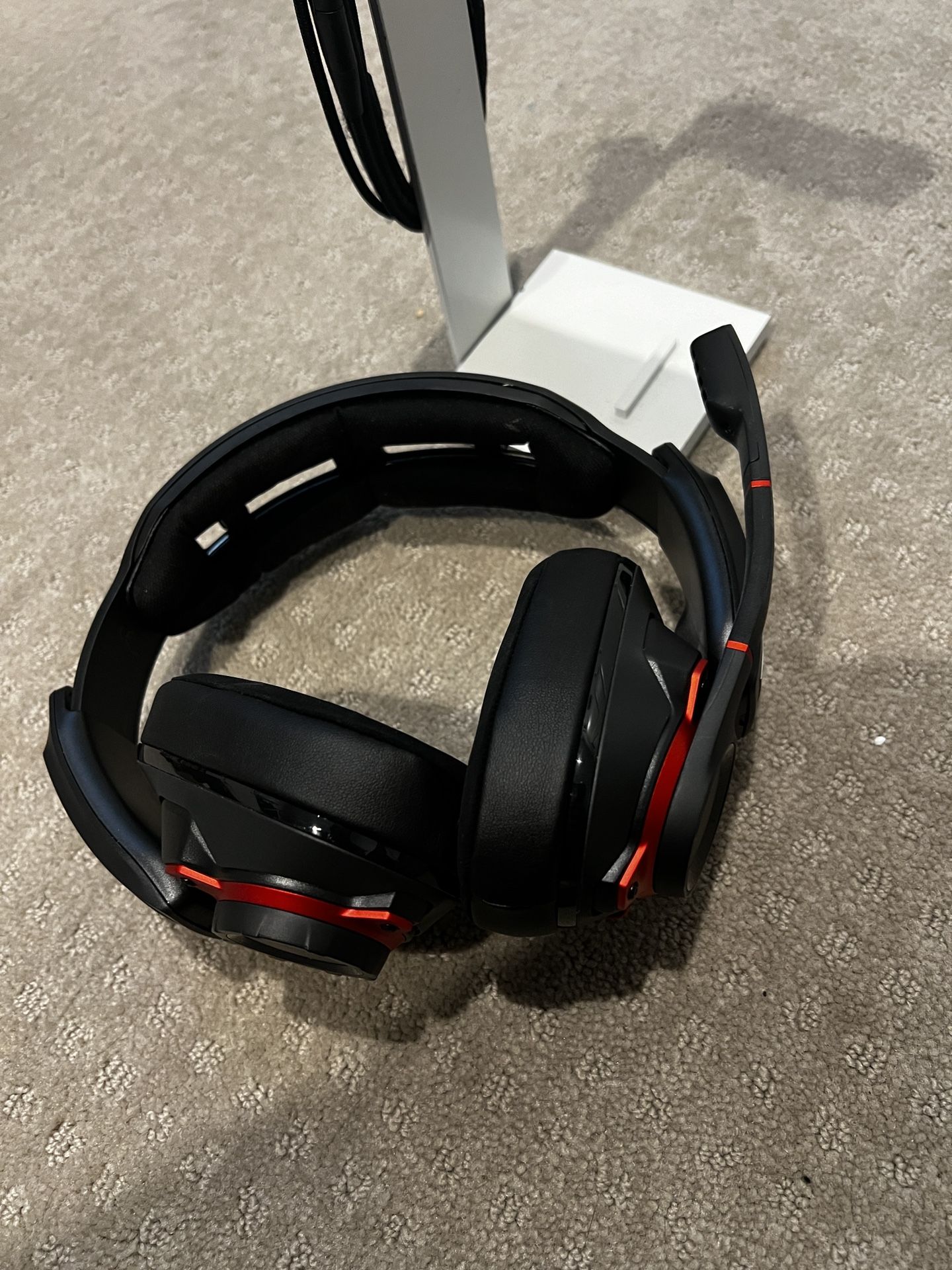 Sennheiser GSP 600 Headphones With Stand