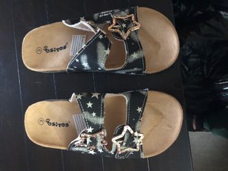 Size 3 Ositos Star Print Slide Sandals