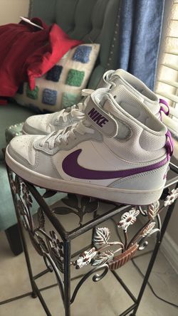 Big Girl's size 7Y Nike high top sneaker