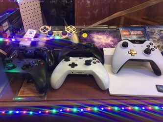 Ps4 and xbox one controllers