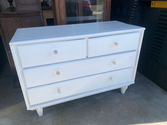 SOLID WOOD WHITE DRESSER