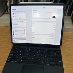 iPad Pro 12.9” 1TB Storage, No Scratches And No Damages. Comes With The Case And Apple Pencil