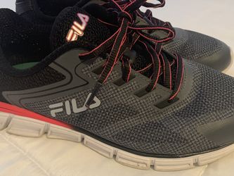 Like New Women’s Fula Sneakers Size 9