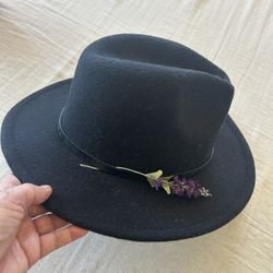 BLACK STYLISH HAT . $15.00