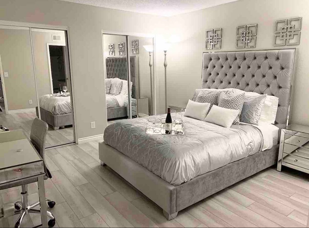 Airbnb Move Out sale! Mirror Bedroom QUEEN