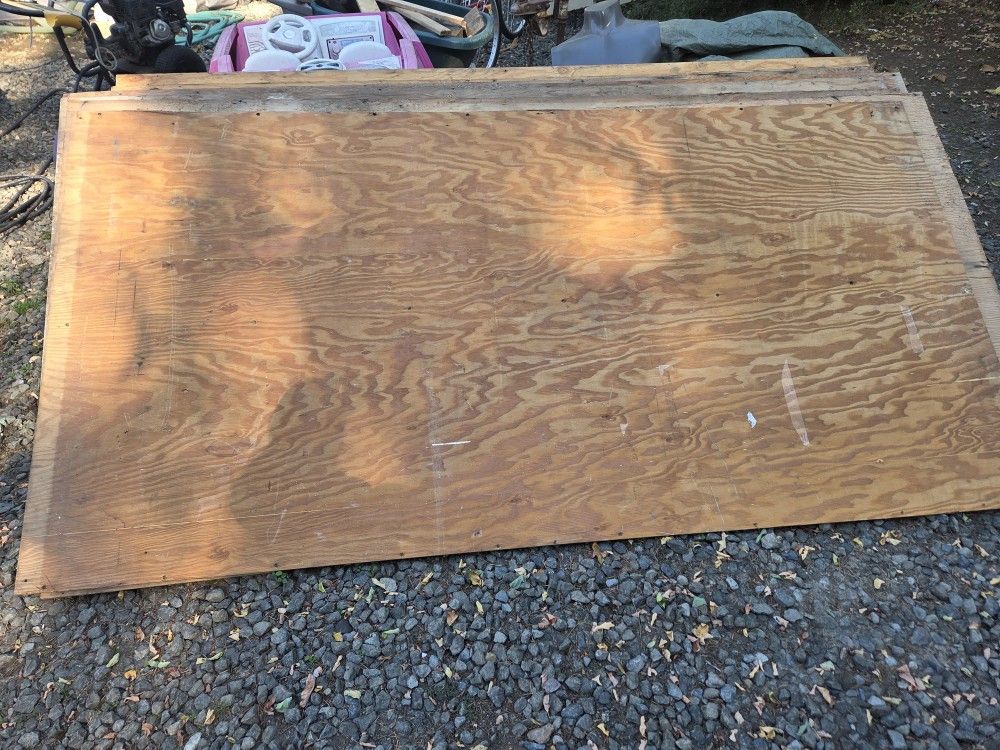 1/2 " × 4 × 8 Plywood Sheets