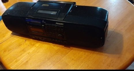 Digital 2-DAC/4TIMES OVERSAMPLING PORTABLR STEREO CD SYSTEM RX-DS30