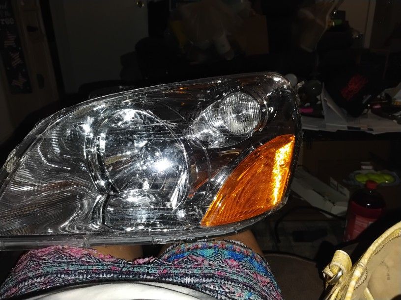 2003,2004,2005 Honda Pilot Headlight Left Side