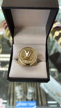 LV 14k Gold Ring 9.1 Grams