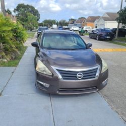 2013 Nissan Altima (NEGOTIABLE)