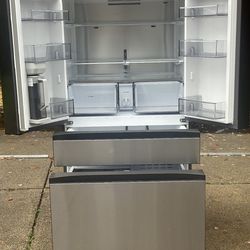 Samsung Refrigerator - Bespoke Dual Ice Maker Beverage Center