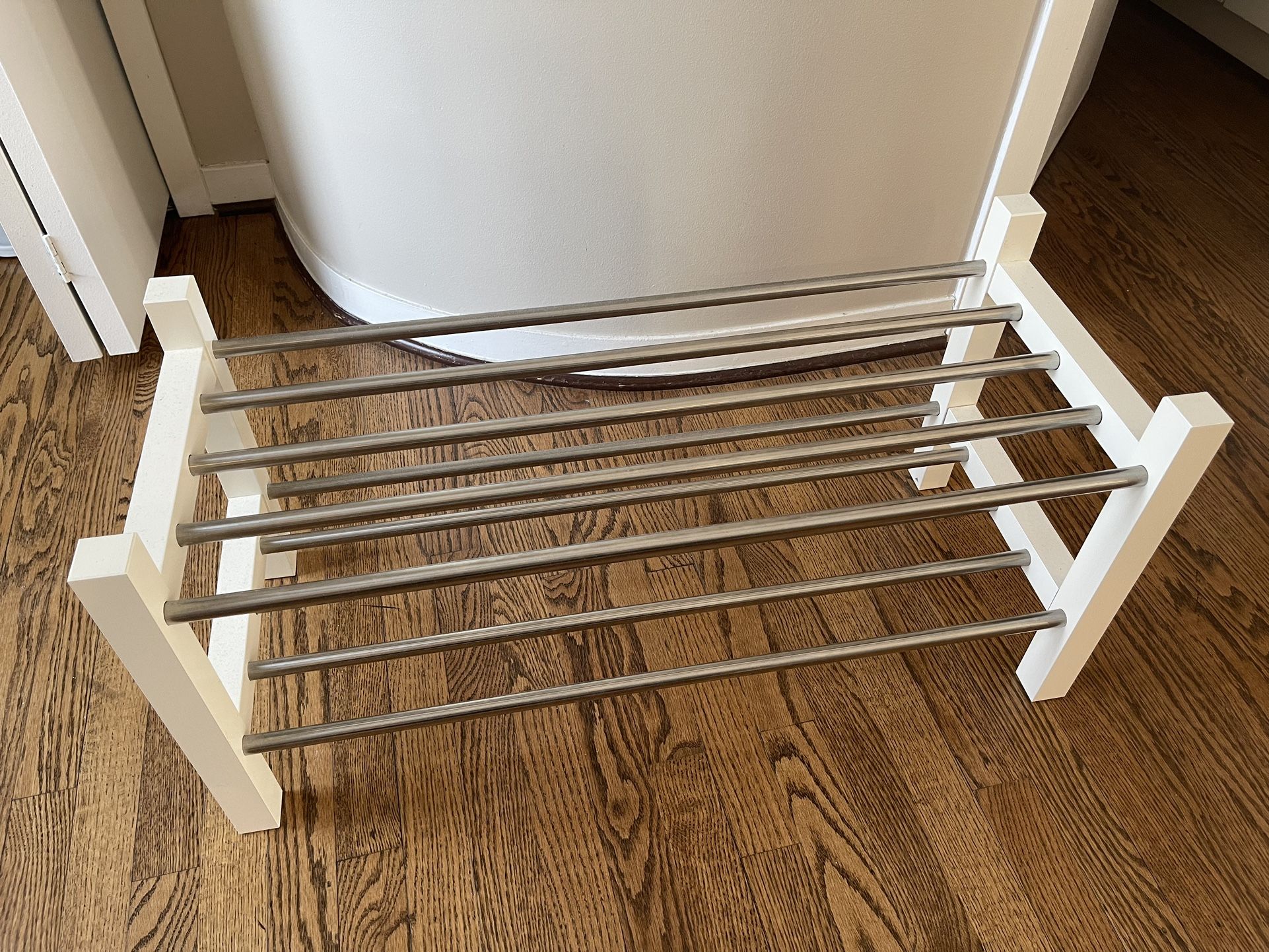 IKEA TJUSIG Show Rack 31-1/8” White 301.526.38