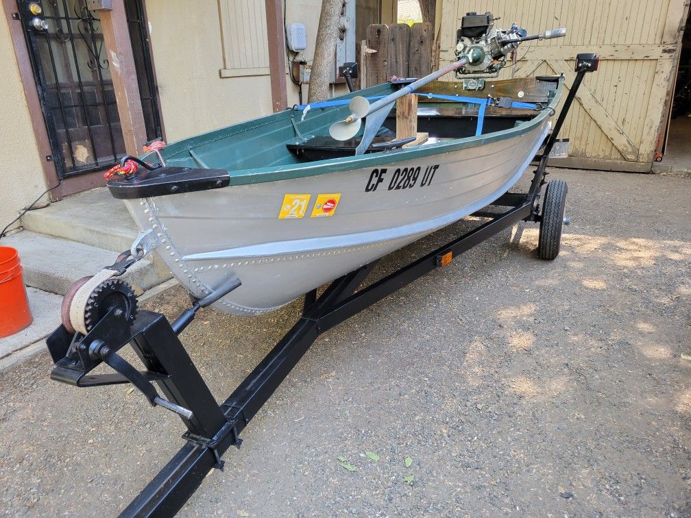 12' Aluminum Starcraft Boat With Swamp Runner Mud Motor