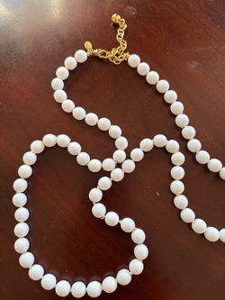 Beautiful Vintage  necklace  height 16 inch