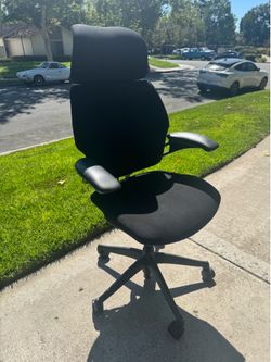 Like New Perfect Condition Humanscale Freedom Headrest Office Desk Chair - No Rips No Tears No Stain