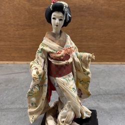 Vintage Japanese Geisha Doll – Handcrafted with Silk Kimono – Elegant Cultural Display