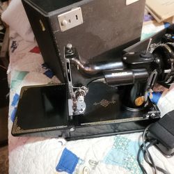 Antique  SINGER SEWING MACHINE 