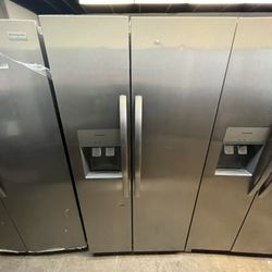 33” FRIGIDAIRE STAINLESS STEEL REFRIGERATOR WITH ICE AND WATER DISPENSER