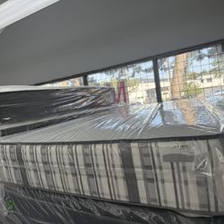 QUEEN SIZE RESTONIC (FIRM) MATTRESS & BOX SPRING BED SET