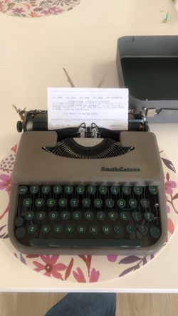 VINTAGE.  Smith~Corona skywriter typewriter