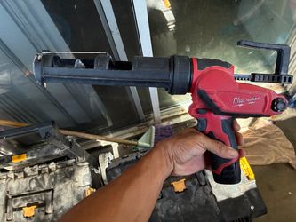 Milwaukee caulking gun m12