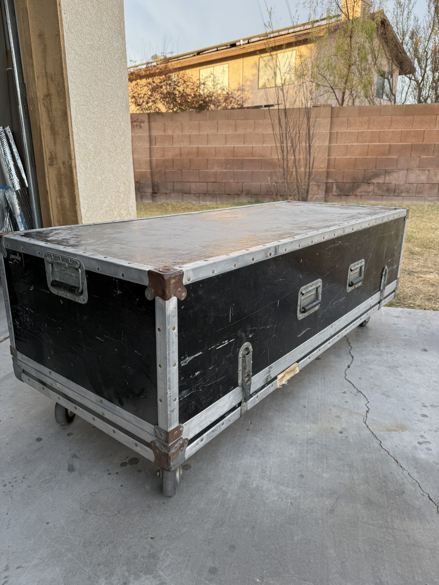 Roadrunner Road Case w/ Wheels