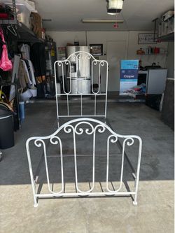 Pottery Barn Twin Iron Bed