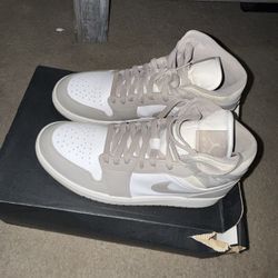 Nike Low Top Retro 1s
