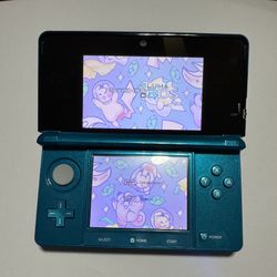 Aqua blue Nintendo 3ds With 690 Games
