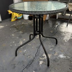 Round Patio Table