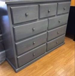 Nine drawers dresser