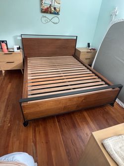 Copeland Mid-Century Modern Solid Wood Bedroom Set – Queen Storage Bed, 7-Drawer Chest & 6-Drawer Dresser – Like New, Made in USA