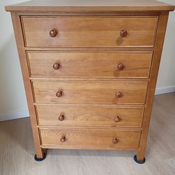 Dresser five drawers excellent condition