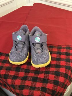 Like New toddlers Shoes Size 7.5