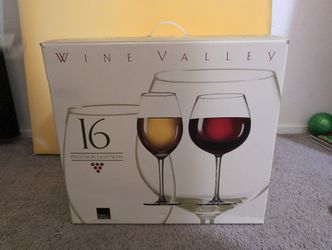 Royal Leerdam Wine Valley 16-Piece Wine Glass Set – New in Box