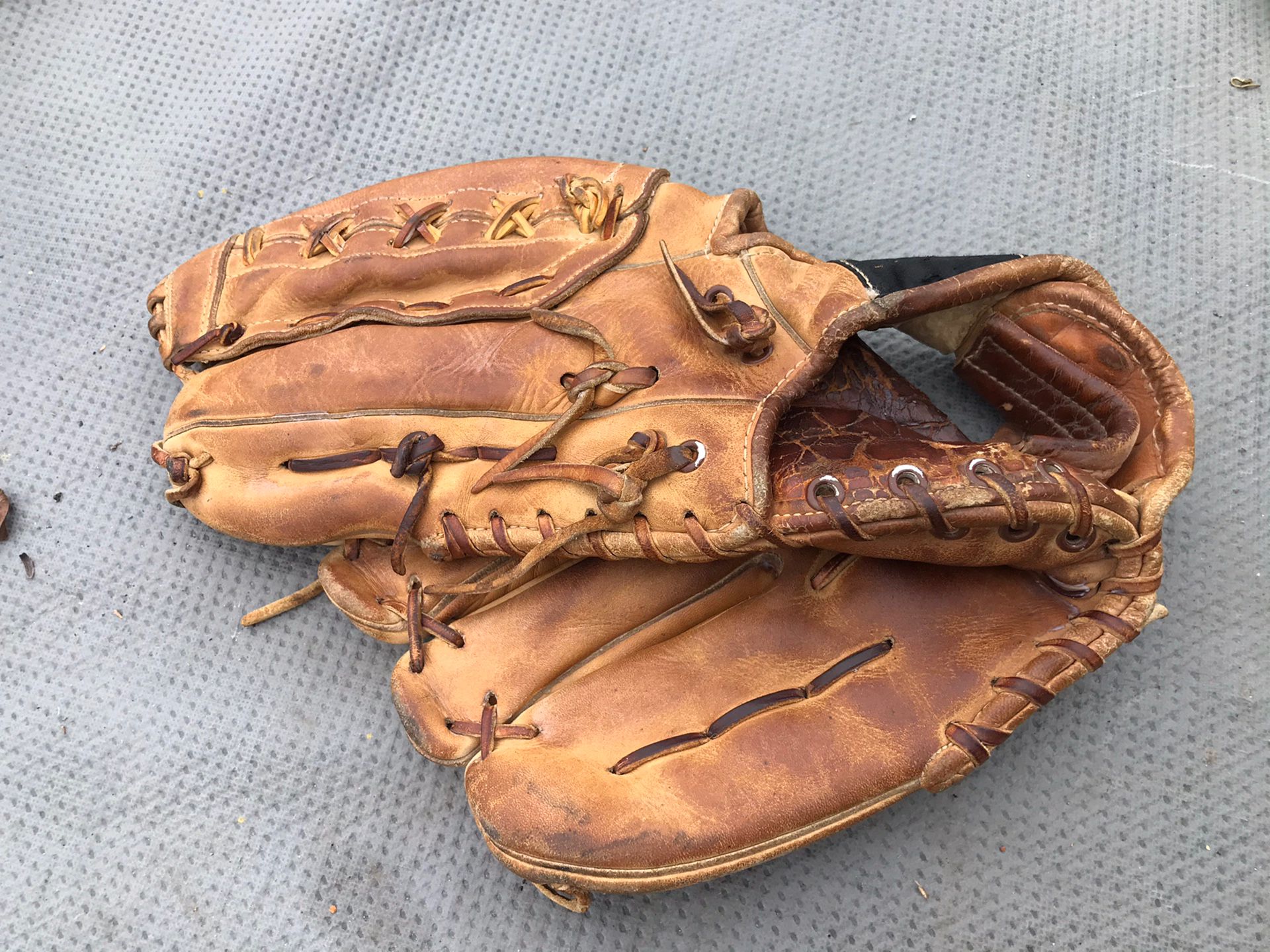 Wilson 13” Lefty Baseball Glove 
