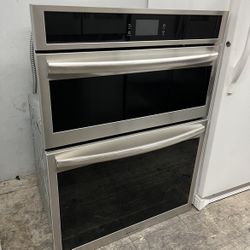 Frigidaire Gallery 30” Microwave Oven Combo With Air Fry 