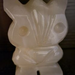 Unique Vintage Hand-Carved Collectible
Onyx Owl Figurine from Mexico
