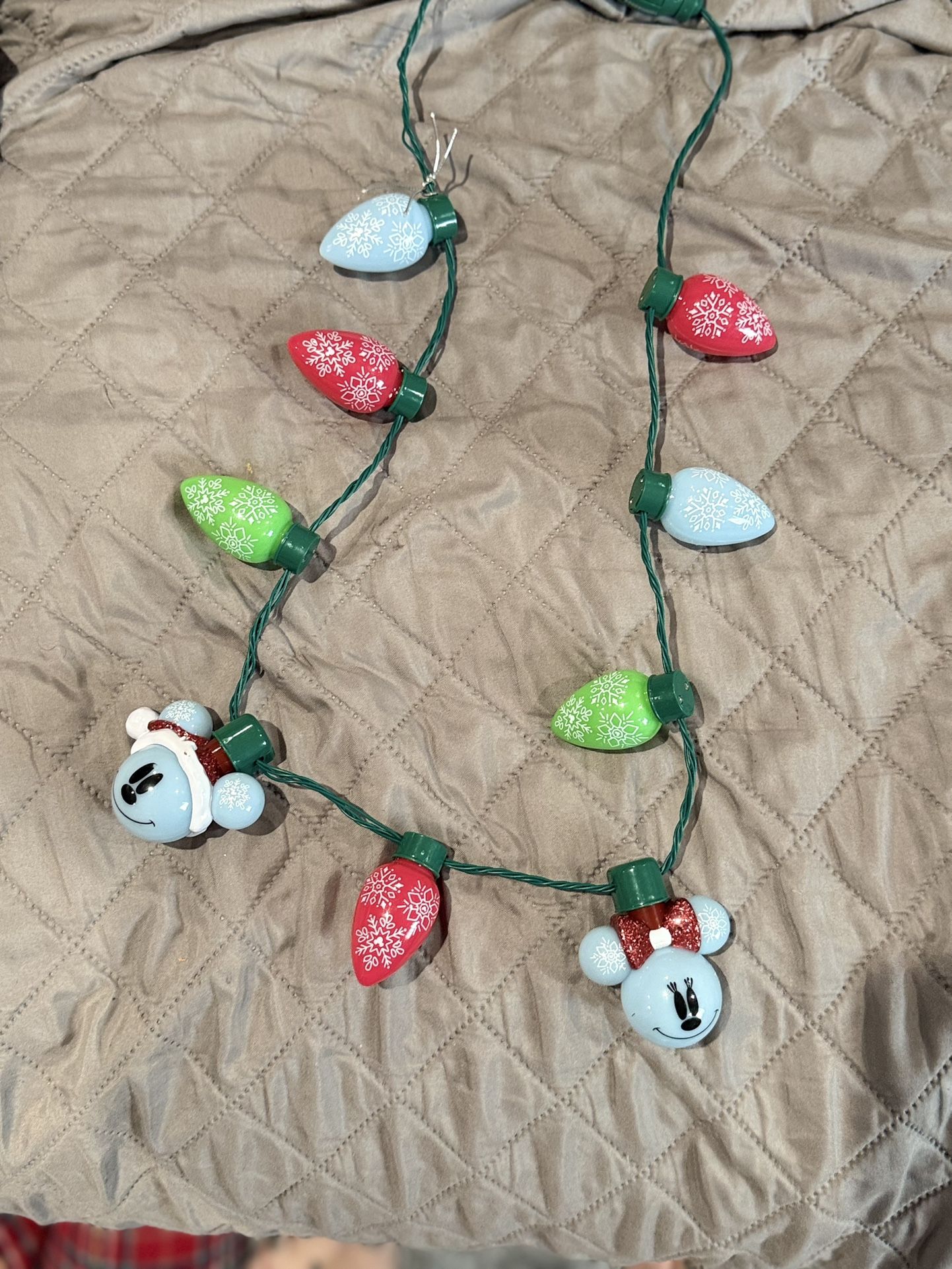 Disney Parks Mickey Mouse Christmas Lights Necklace Toys Souvenirs Bulbs Minnie Mouse Head NWOT