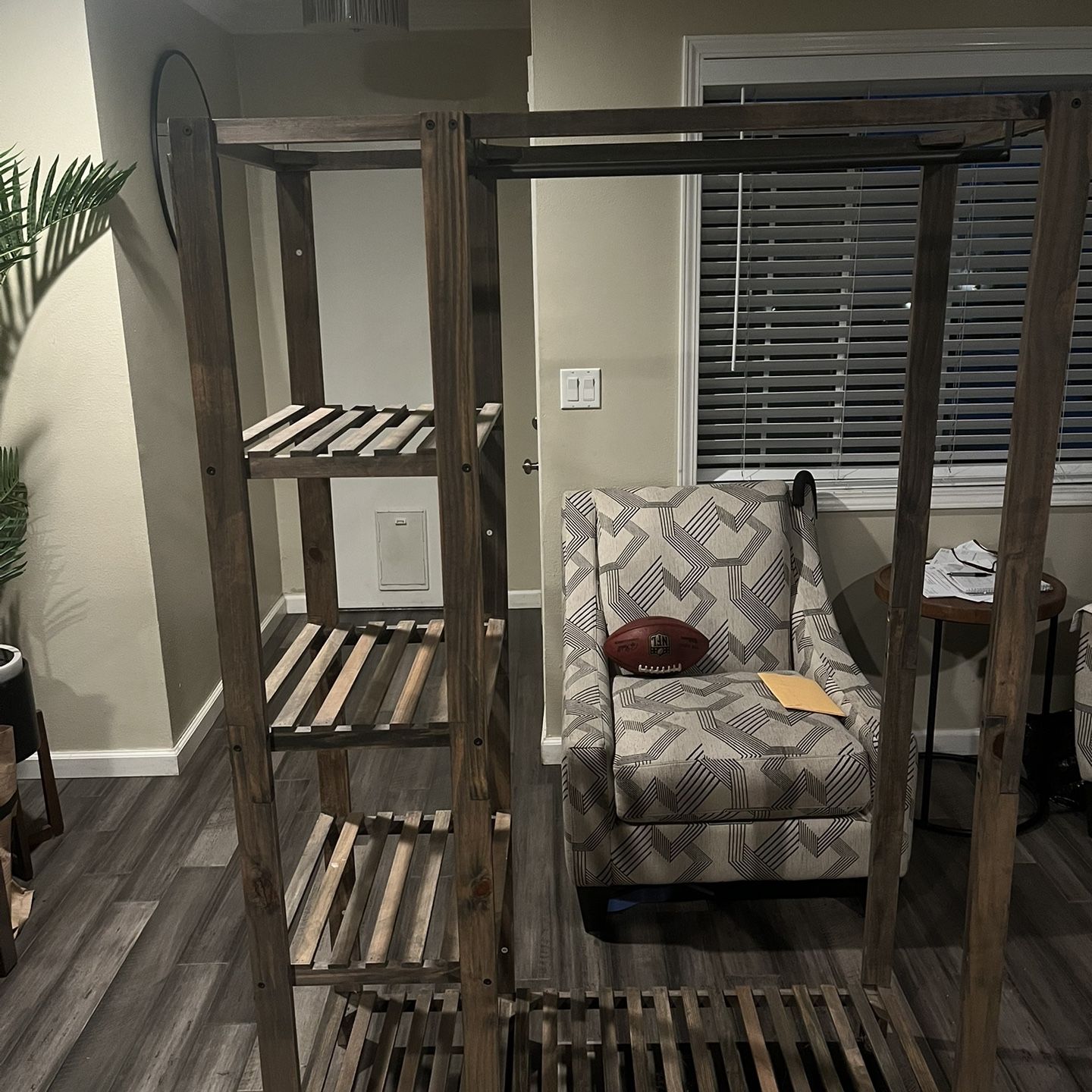 Threshold garment rack outlet