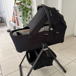 NUNA DEMI NEXT Series Bassinet + Stand Incluida Como Nuevo 