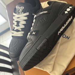 Louis Vuitton (Trainers) Black & White 