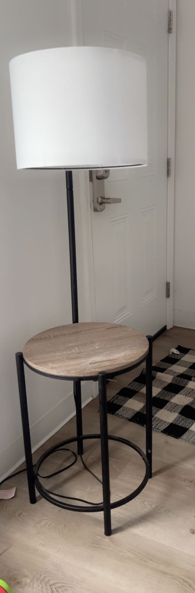 Side Table W/ Lamp
