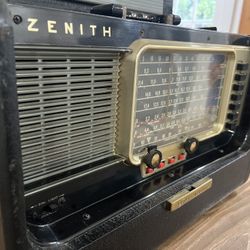 Antique Zenith Trans-Oceanic Wave-Magnet Radio