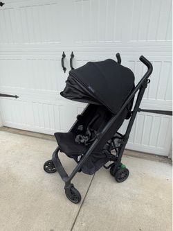 Uppa baby g luxe in new condition used once and sat in garage manufacture is sept 2023 got it 2024.
