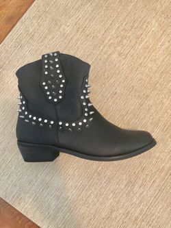 Black studded JustFab boots Size 8.5
