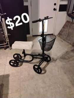 Mobile knee scooter